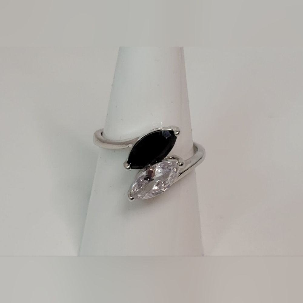 New! Size 7, Rhinestone Ring - Picture 4 of 10